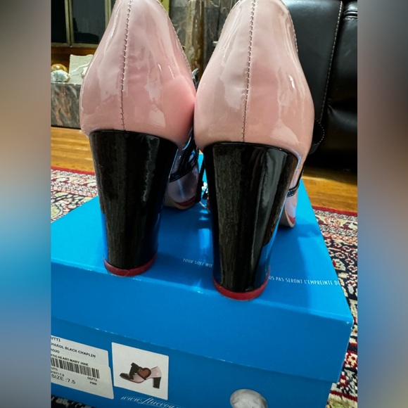 John Fluevog Attic heart ❤️ Mary Jane, size 7.5, fits more like 6.5. Pristine. - Picture 9 of 13